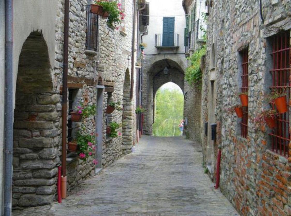 Villa Amazing Castle House Mombaldone Exterior foto